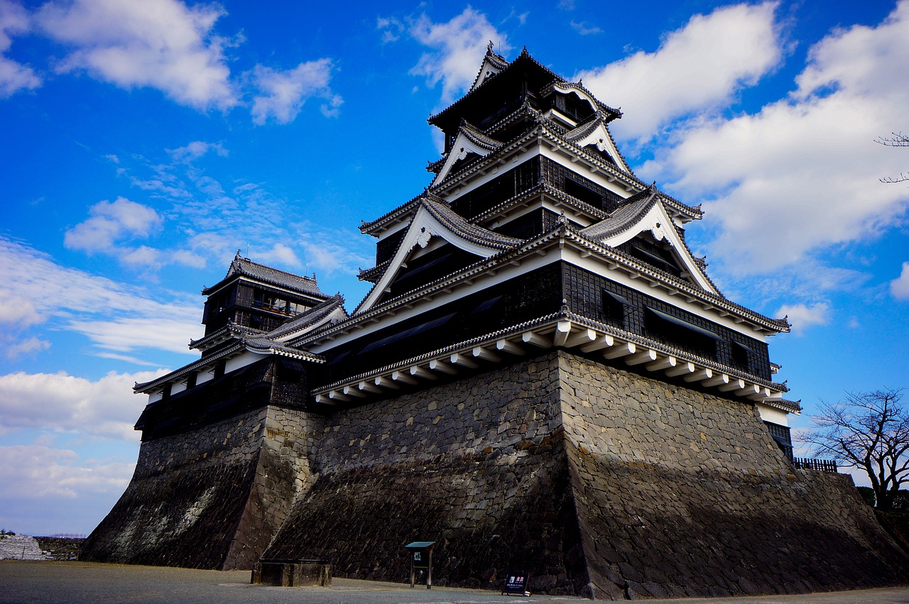 温泉街でカップルにおすすめの旅館と夜景スポットは？