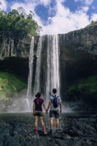 カップル旅行で割り勘か奢りか悩んだらどうすれば良い？